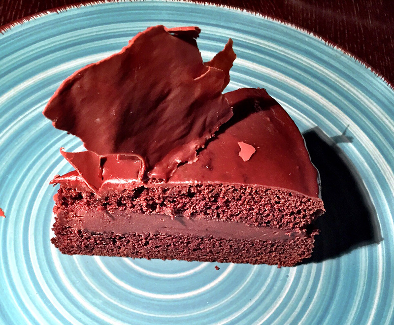 Extra σοκολατένιο κέικ με βελούδινη επικάλυψη σοκολάτας ΙΟΝ