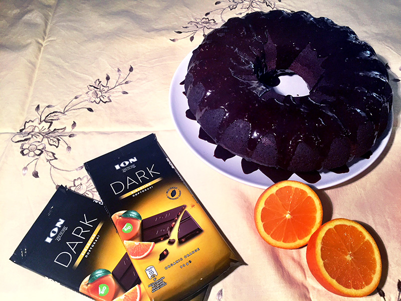 Κέικ σοκολάτας με επικάλυψη σοκολάτα ION DARK με βιολογικό πορτοκάλι