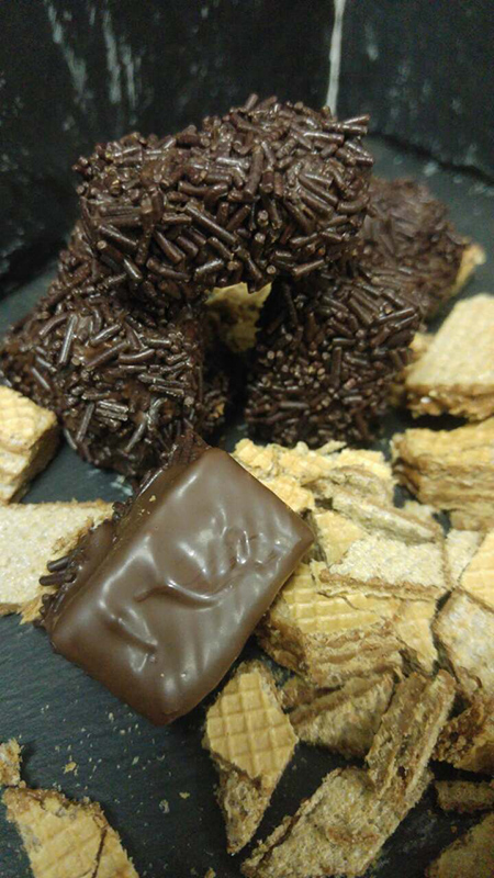 Σοκολατάκια με Pocket Pie, μαύρη σοκολάτα και μαύρη τρούφα