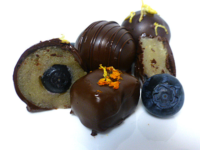 Σοκολατάκια νηστίσιμα με μαύρη σοκολάτα, αμυγδαλόπαστα και blueberry