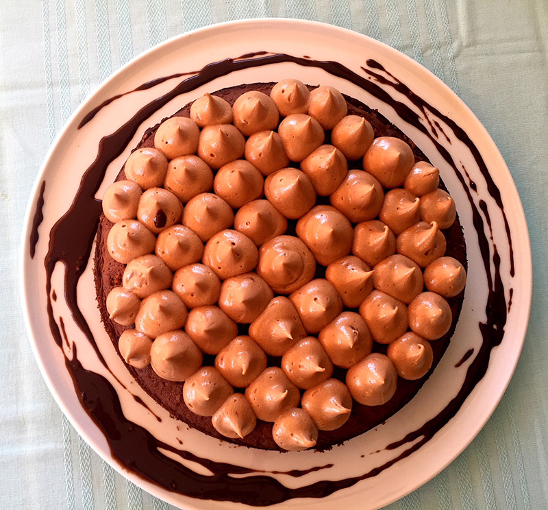 Σοκολατένιο κέικ με παντεσπάνι και βουτυρόκρεμα με Nucrema ION