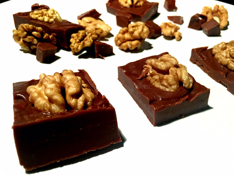 Σπιτικά σοκολατάκια με Nucrema ΙON και καρύδια