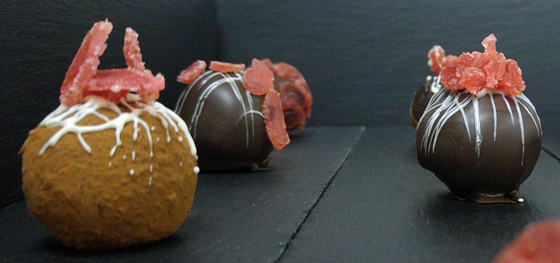 Τρουφάκια σοκολάτας με αποξηραμένες φράουλες