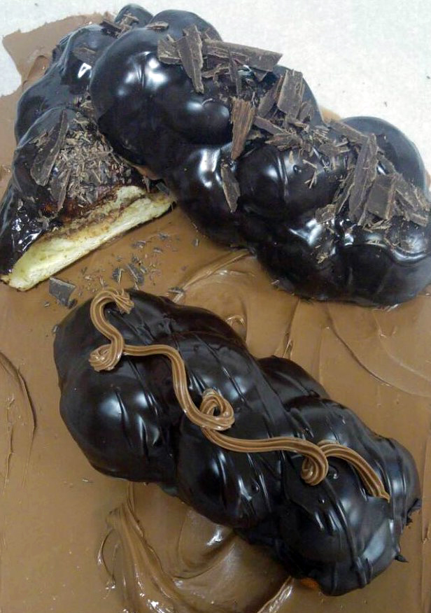 Τσουρέκι γεμιστό με Nucrema και μαύρη σοκολάτα