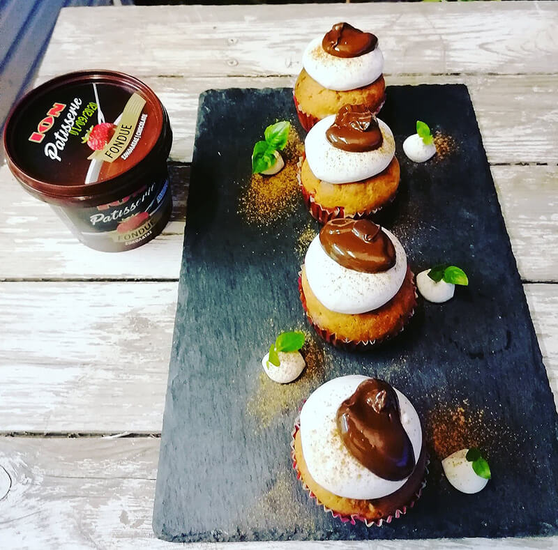 Cupcakes μελομακάρονο με ION Patisserie Fondue Σοκολάτας